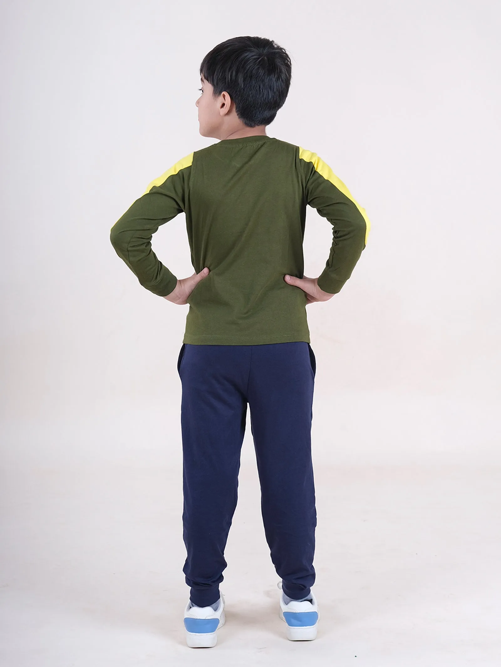 Boys Cotton Full Sleeves Printed Tee With Joggers Set
