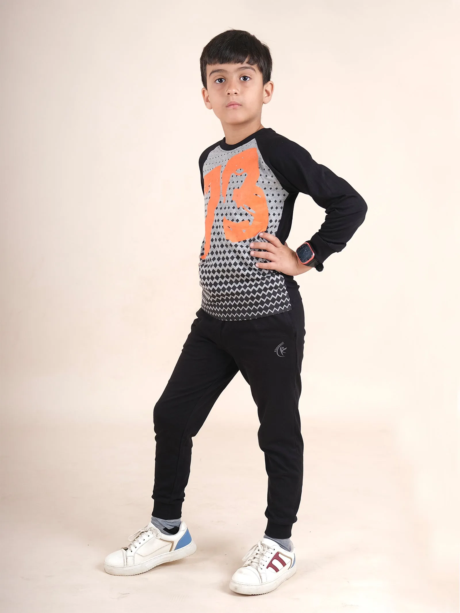 Boys Cotton Full Sleeves Printed Tee With Joggers Set