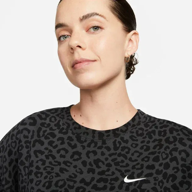Nike Dri-FIT Get Fit Womens French Terry Leopard Print Crew-Neck Sweatshirt