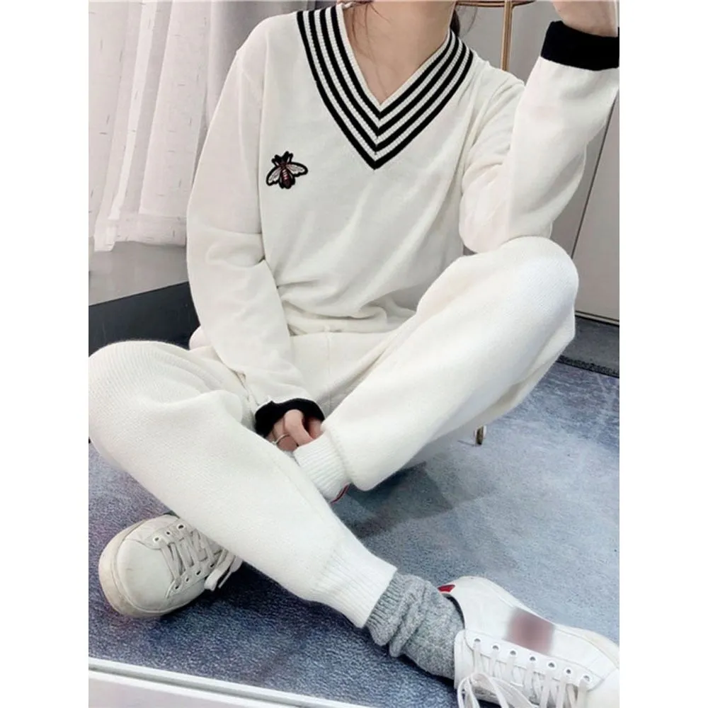Women's Bee Embroidery V-neck Striped Long Sleeve Knit Pullover Sweater